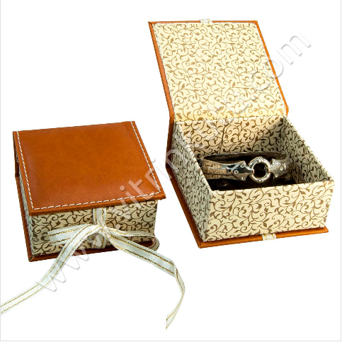 VitrinKutu - Bilezik Kelepçe Kutusu 10x10 cm Deri Kurdeleli Kahve