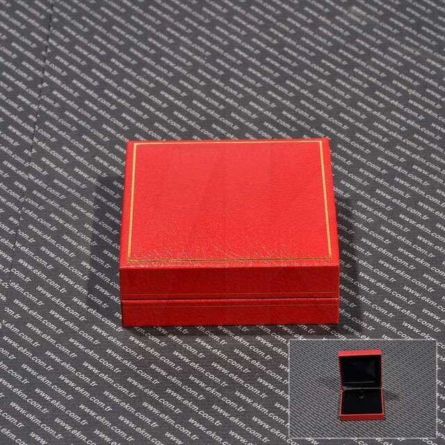 Kolye Takı Kutusu 8,7x9,1 cm Kırmızı Kartier Yaldız İşlemeli - Thumbnail